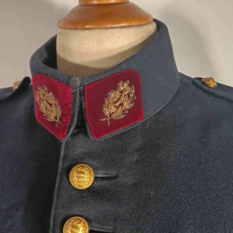 VESTE D'UNIFORME MODELE 1914 EN DRAP GRIS DE FER BLEUTE CAPITAINE MEDECIN DU DEBUT DE LA GUERRE 1914 1918